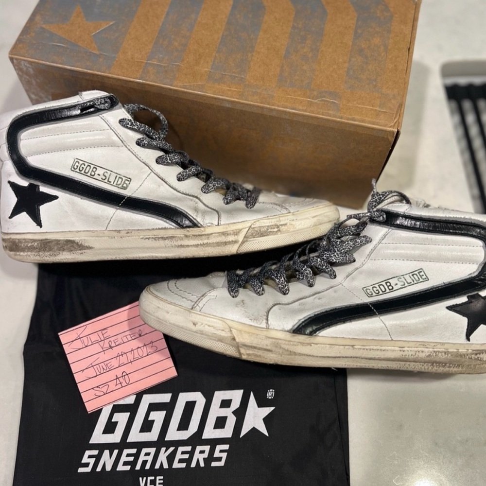 VGUC golden goose, sz 40.  So neutral and go with everything!  Comfy too!